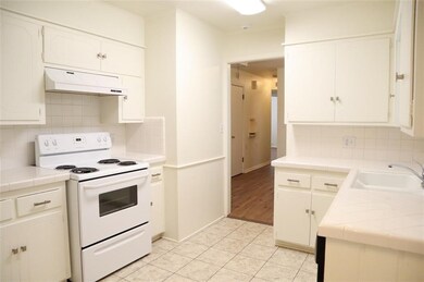 The bright and very clean kitchen.