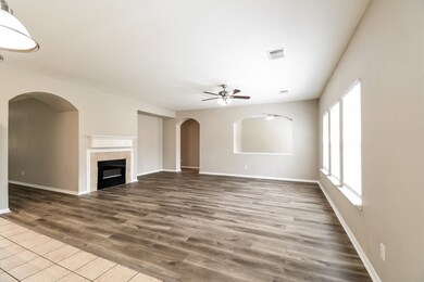 3815 Saxon Hollow Ct, Friendswood, TX 77546 - photo 5