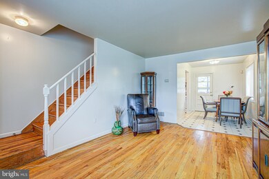 6732 Kenyon Dr, Alexandria, VA 22307 - photo 4