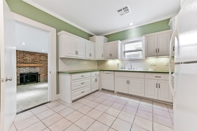 4701 Avenue North 1 2 Rear, Galveston, TX 77551 - photo 3