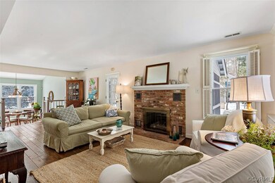 Open concept living with easy flow to the eat-in k