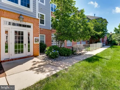 9210 Groffs Mill Dr unit 9210, Owings Mills, MD 21117 - photo 4