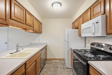 1191 Stonewood Crossing, Sun Prairie, WI 53590 - photo 3