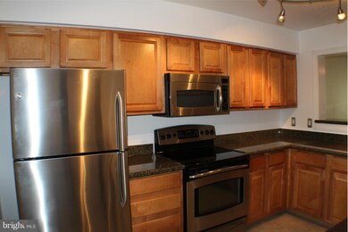 The Four Winds at Oakton unit 2-B1, Oakton, VA 22124 - photo 2