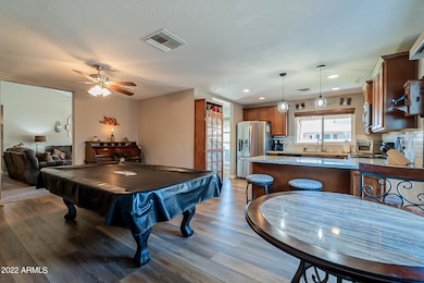 Dining & Kitchen