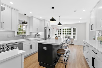 180 E Rocks Rd, Norwalk, CT 06851 - photo 2