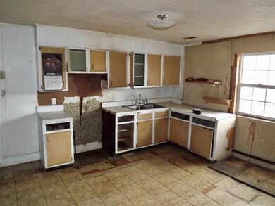 528 N Carter St, Greentown, IN 46936 - photo 2