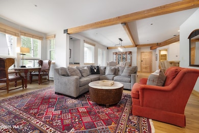 2506_buffalo_park_13_interior_living_a (