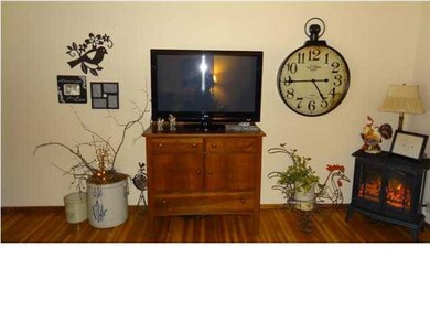 Another view of the nice livingroom space.