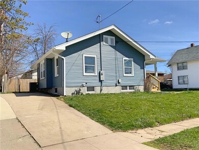 800 S 2nd Ave W, Newton, IA 50208 - photo 2