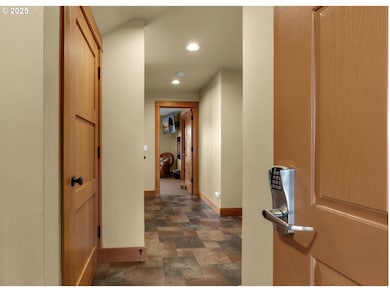 132 E Surfcrest Ave, Cannon Beach, OR 97110 - photo 3