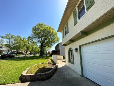 1795 Dorsetshire Rd, Columbus, OH 43229 - photo 2