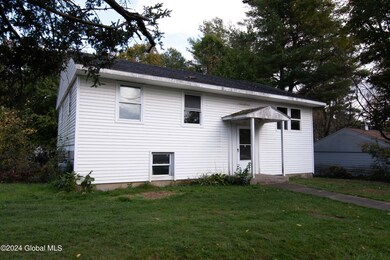 54 Myrtle St, Saratoga Springs, NY 12866 - photo 2