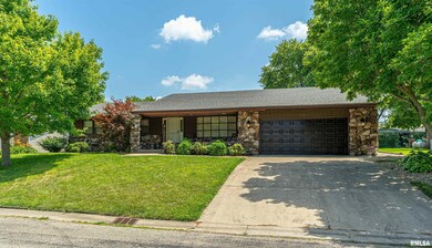 540 Maywood Dr, Lincoln, IL 62656 - photo 2