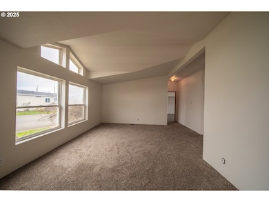 1413 Hawthorne Ave, Reedsport, OR 97467 - photo 6