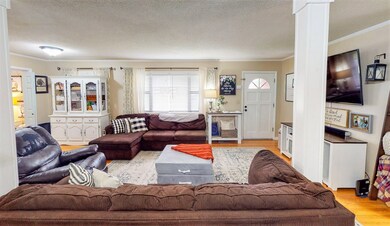 Huge Famiiy Room