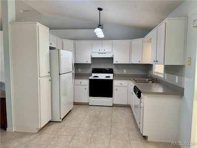 Bright & Spacious Kitchen