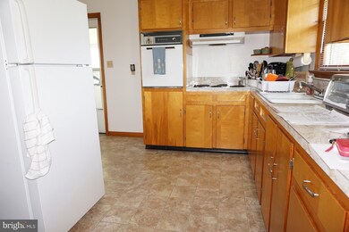 810 Jenny Wren Dr, Martinsburg, WV 25404 - photo 7