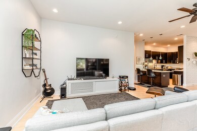 2921 W Glenlake Ave unit 4E, Chicago, IL 60659 - photo 7