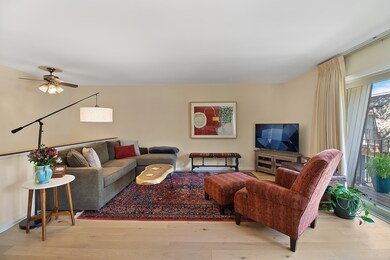 1825 Tanglewood Dr unit A, Glenview, IL 60025 - photo 4