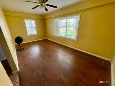 Additiona room off of the kitchen with Bay window