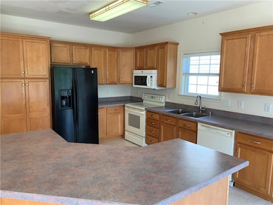 5050 Valley Stream Ln unit 100, Macungie, PA 18062 - photo 6