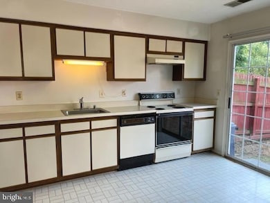 14017C Grumble Jones Ct, Centreville, VA 20121 - photo 6