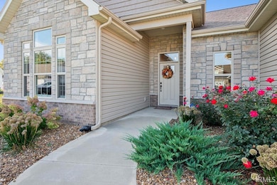 2042 Oak Leaf Ct, Kokomo, IN 46902 - photo 2