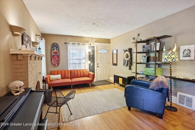 10-1328-Eureka-St-Lansing-MI-48912-Windo