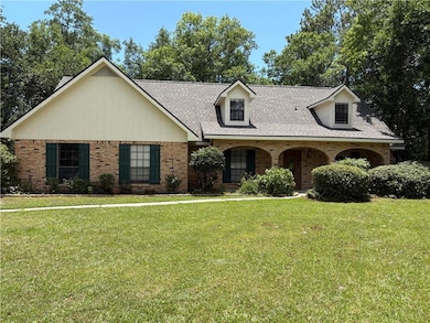 Large Front Yard in a Cul-de-sac