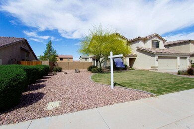 Exterior Front Yard2
