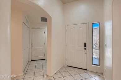 5-397408930-05 Foyer