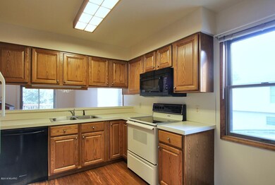 2230 Mapleton St NE unit 118, Grand Rapids, MI 49505 - photo 4