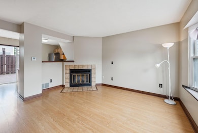 2-web-or-mls-926-worthington-woods-blvd