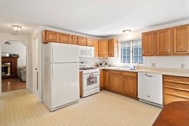 10 Elizabeth Ln, Salem, NH 03079 - photo 6