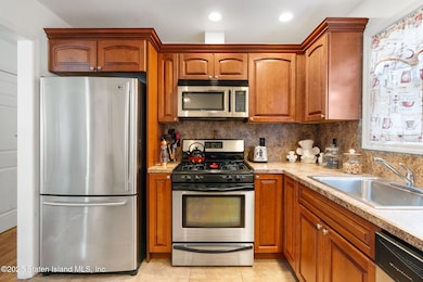 240 Alter Ave, Staten Island, NY 10305 - photo 7