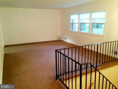 4308 Hollowview Ct, Fairfax, VA 22032 - photo 4