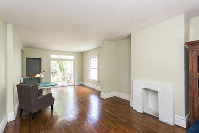 424 E Dunedin LR2