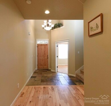 20564 Jacklight Ln, Bend, OR 97702 - photo 3