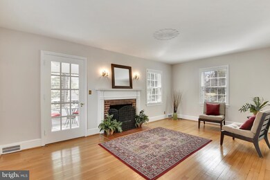 3712 Kenilworth Driveway, Chevy Chase, MD 20815 - photo 2