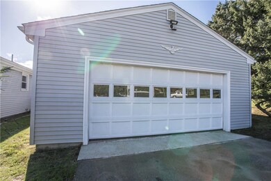 26 High St, Middletown, RI 02842 - photo 4