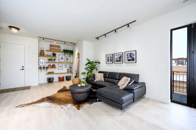 2135 W Cermak Rd unit 2S, Chicago, IL 60608 - photo 3