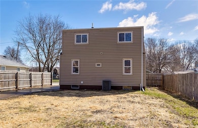 822 E 29th St, Des Moines, IA 50317 - photo 4