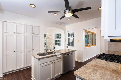 Beautiful and Generous Remodeled Eat- Kitchen feat