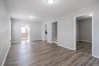 911 S Laurel St, Mishawaka, IN 46544 - photo 4