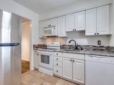 10216 Regal Oaks Dr unit C, Dallas, TX 75230 - photo 7