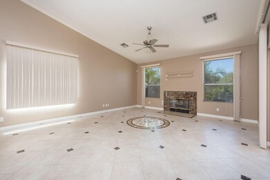 004_Family Room