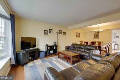 5826 Richardson Mews Square, Halethorpe, MD 21227 - photo 2