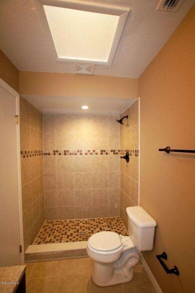 Scotland St 4035 - Master Walk In Shower