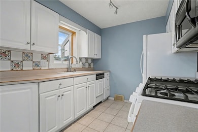 444 Violet Dr, New Kensington, PA 15068 - photo 6